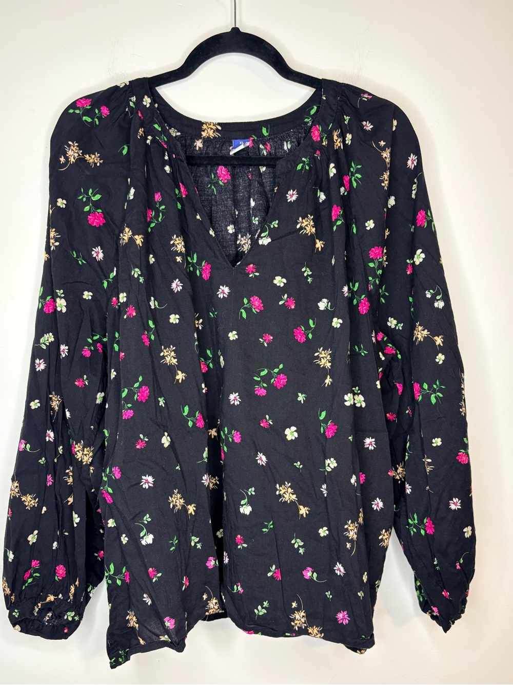 Old Navy Black Floral V-Neck Long Sleeve Blouse with Pink Accents Size XL